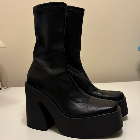 Bershka Black Fitted High-Heel Platform Ankle Boots - Picture 3 of 8